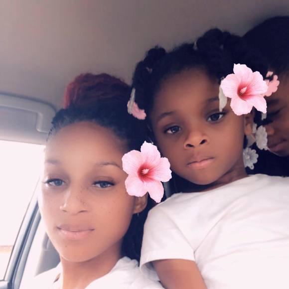 Meet your Posher, Dominique - Picture 1 of 1